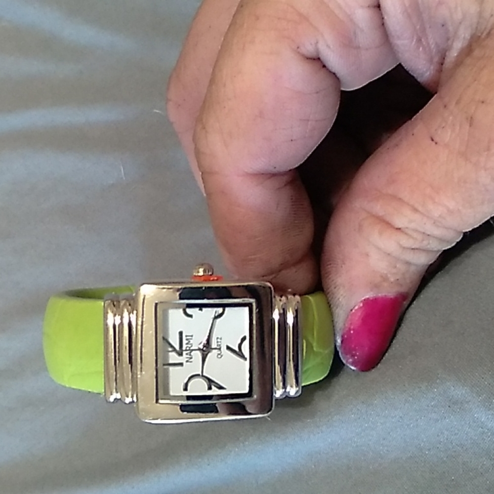 Narmi watch